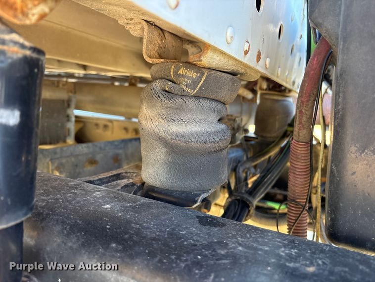 image for item ET7485 2005 Freightliner Columbia semi truck