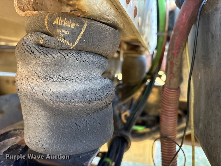 image for item ET7485 2005 Freightliner Columbia semi truck