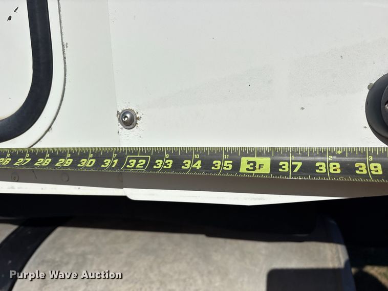 image for item ET7485 2005 Freightliner Columbia semi truck