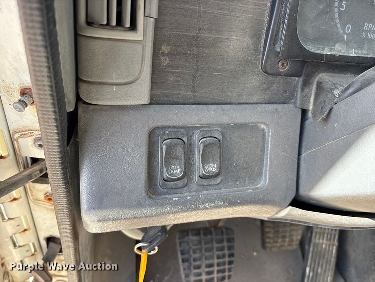 image for item ET7485 2005 Freightliner Columbia semi truck