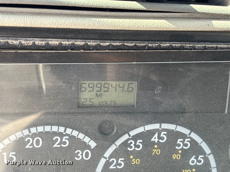 image for item ET7485 2005 Freightliner Columbia semi truck