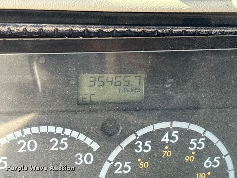 image for item ET7485 2005 Freightliner Columbia semi truck