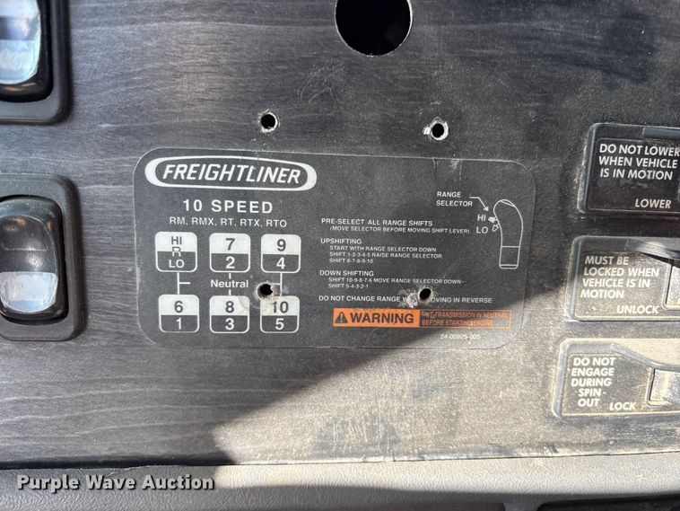 image for item ET7485 2005 Freightliner Columbia semi truck