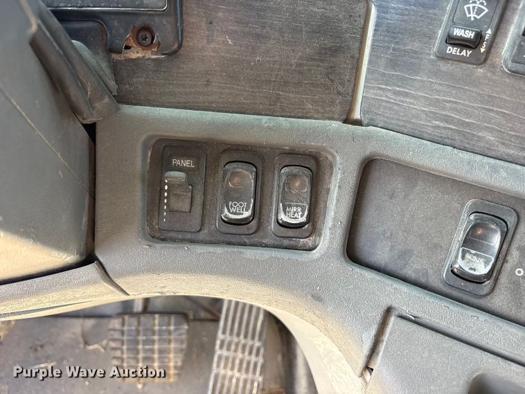 image for item ET7485 2005 Freightliner Columbia semi truck