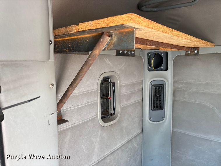 image for item ET7485 2005 Freightliner Columbia semi truck