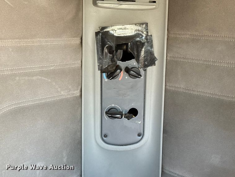 image for item ET7485 2005 Freightliner Columbia semi truck