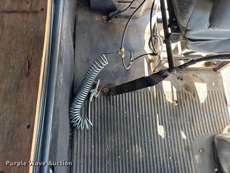 image for item ET7485 2005 Freightliner Columbia semi truck