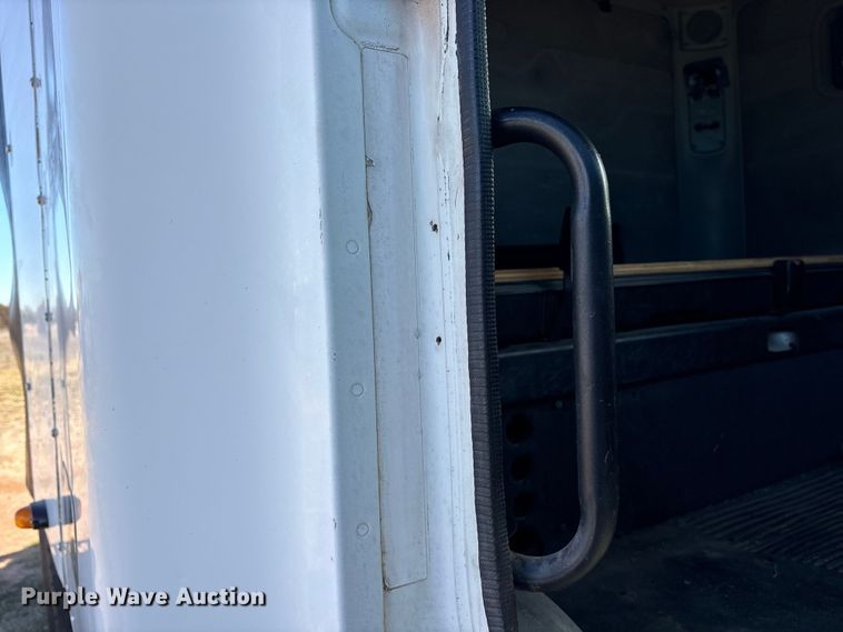 image for item ET7485 2005 Freightliner Columbia semi truck