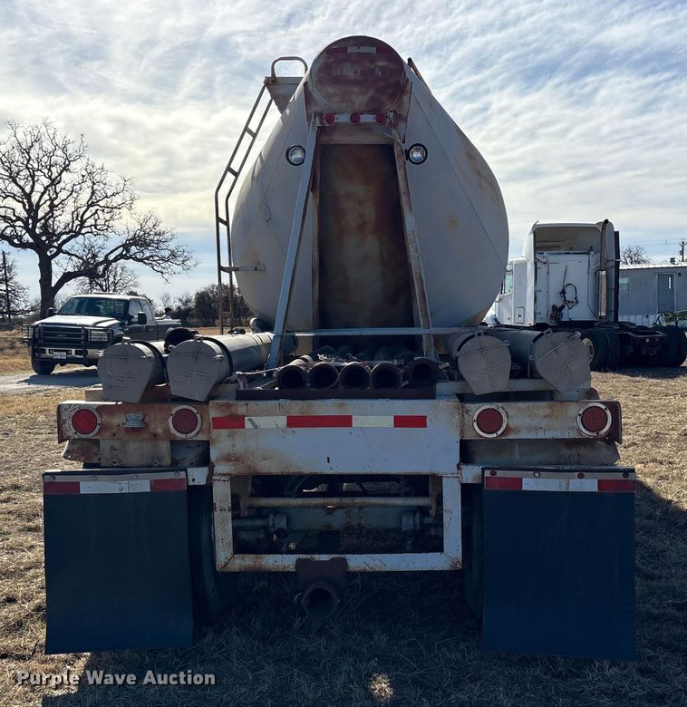 image for item ET7486 1975 Fruehauf pneumatic dry bulk trailer