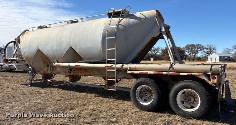 image for item ET7486 1975 Fruehauf pneumatic dry bulk trailer