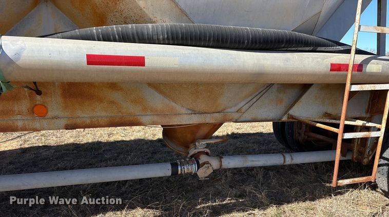 image for item ET7486 1975 Fruehauf pneumatic dry bulk trailer