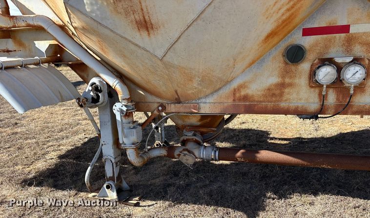 image for item ET7486 1975 Fruehauf pneumatic dry bulk trailer