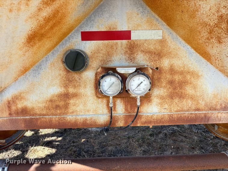 image for item ET7486 1975 Fruehauf pneumatic dry bulk trailer