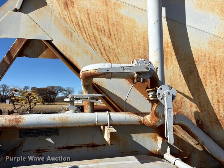 image for item ET7486 1975 Fruehauf pneumatic dry bulk trailer