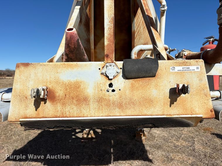 image for item ET7486 1975 Fruehauf pneumatic dry bulk trailer