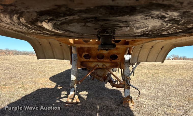 image for item ET7486 1975 Fruehauf pneumatic dry bulk trailer