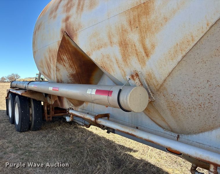 image for item ET7486 1975 Fruehauf pneumatic dry bulk trailer