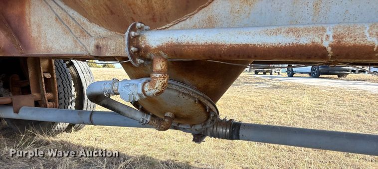 image for item ET7486 1975 Fruehauf pneumatic dry bulk trailer