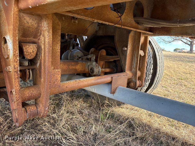 image for item ET7486 1975 Fruehauf pneumatic dry bulk trailer