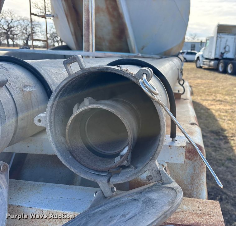 image for item ET7486 1975 Fruehauf pneumatic dry bulk trailer