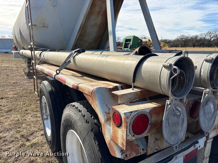 image for item ET7486 1975 Fruehauf pneumatic dry bulk trailer