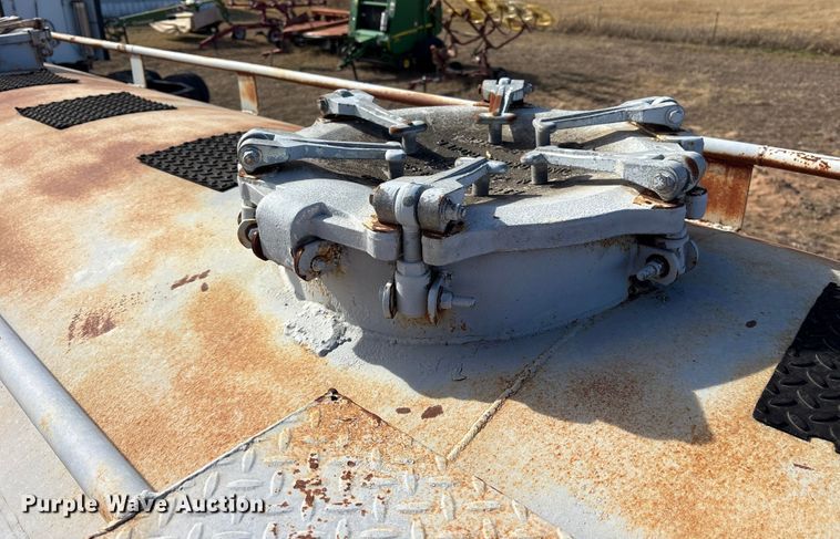 image for item ET7486 1975 Fruehauf pneumatic dry bulk trailer