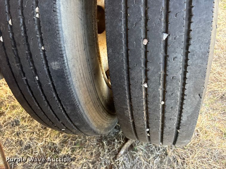 image for item ET7486 1975 Fruehauf pneumatic dry bulk trailer