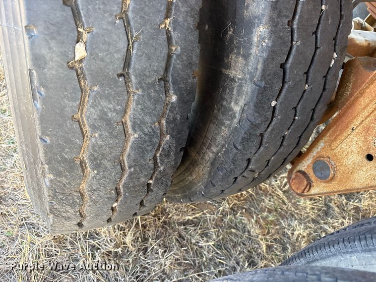 image for item ET7486 1975 Fruehauf pneumatic dry bulk trailer