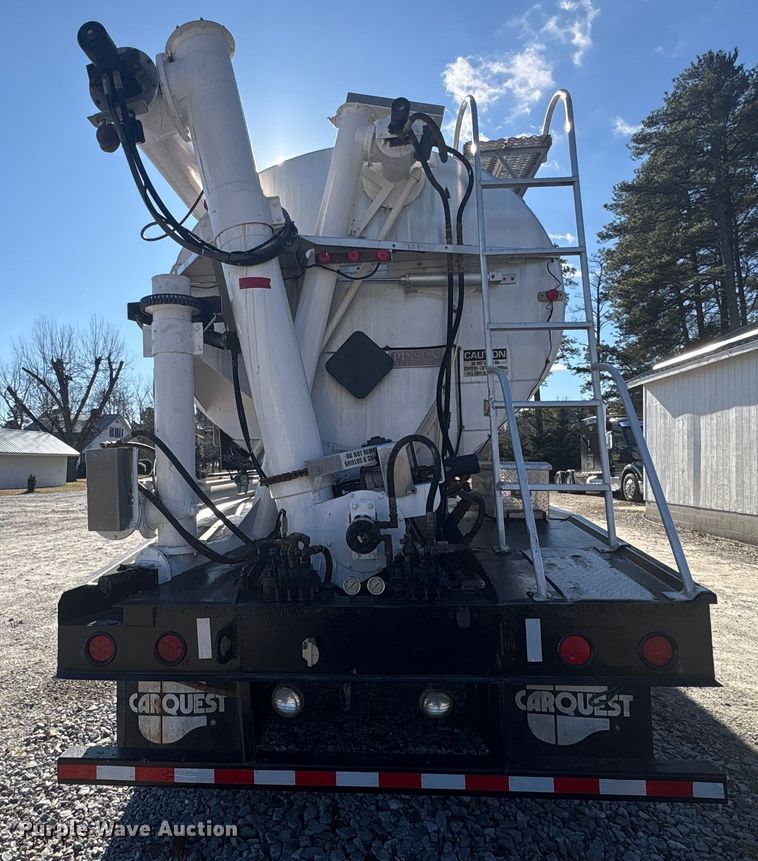 image for item ET8633 2006 Pinson feed delivery trailer