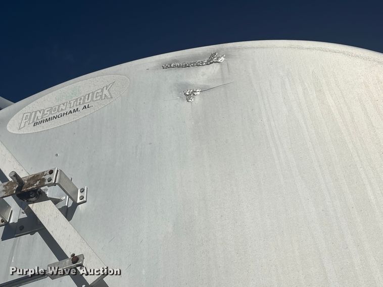 image for item ET8633 2006 Pinson feed delivery trailer