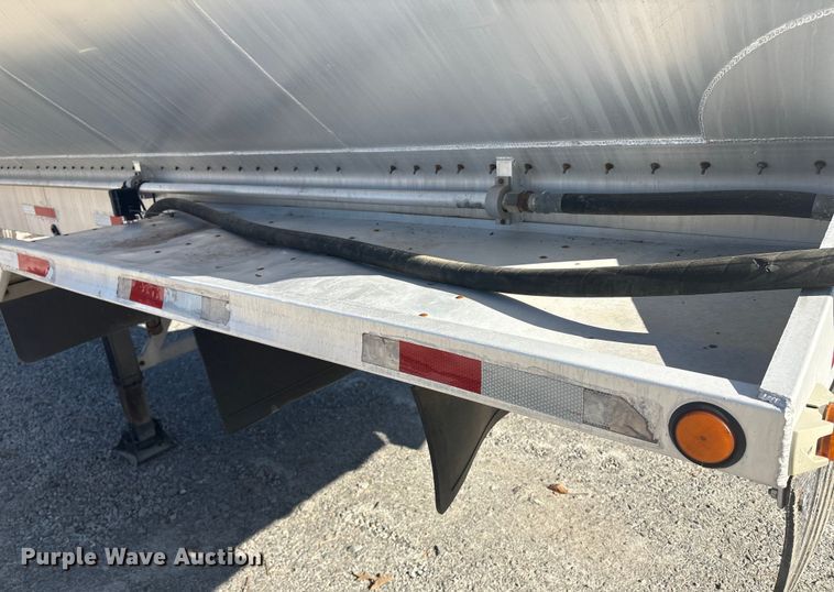 image for item ET8633 2006 Pinson feed delivery trailer