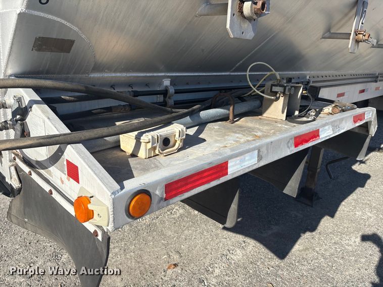 image for item ET8633 2006 Pinson feed delivery trailer