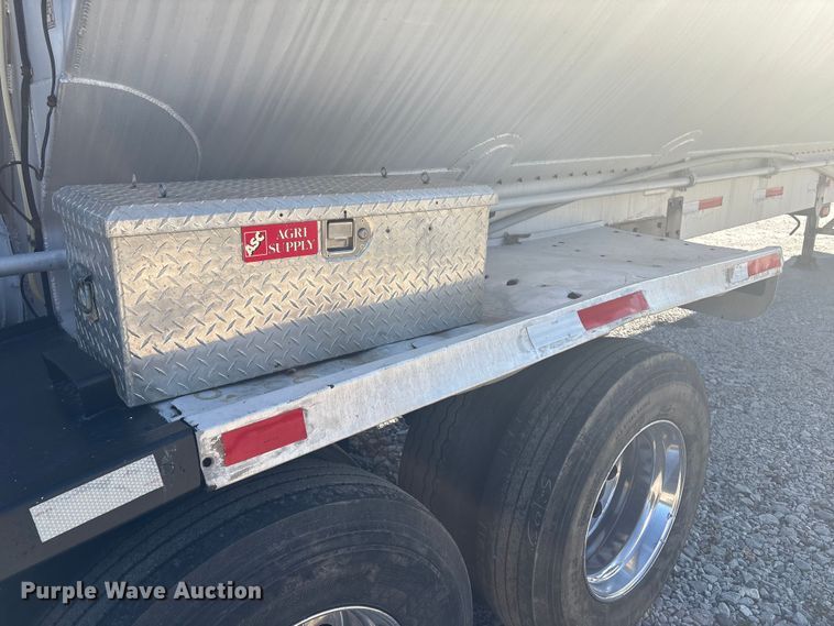 image for item ET8633 2006 Pinson feed delivery trailer