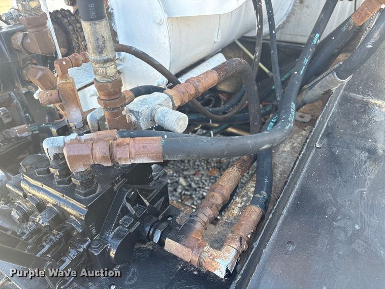 image for item ET8633 2006 Pinson feed delivery trailer