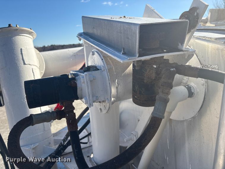 image for item ET8633 2006 Pinson feed delivery trailer