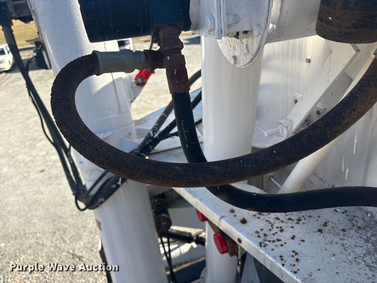 image for item ET8633 2006 Pinson feed delivery trailer