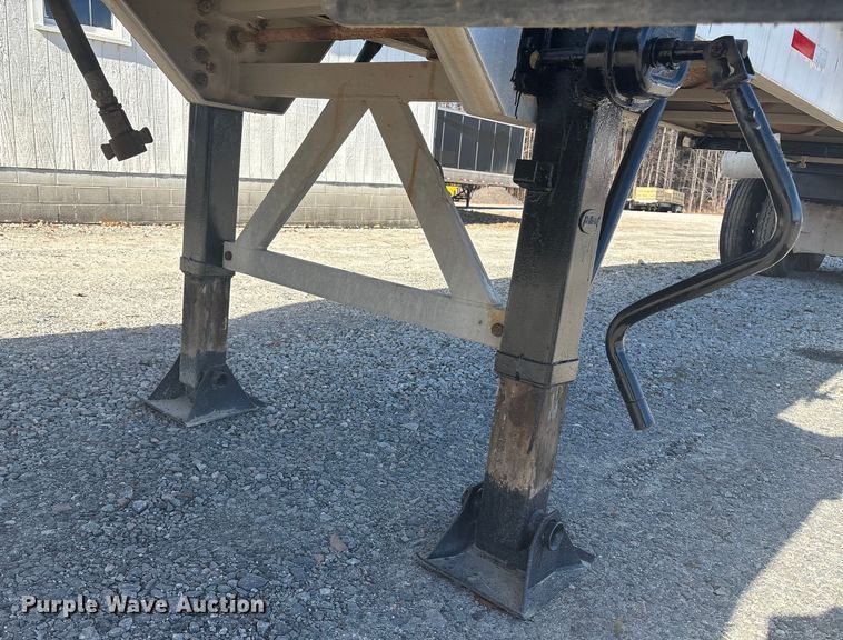 image for item ET8633 2006 Pinson feed delivery trailer