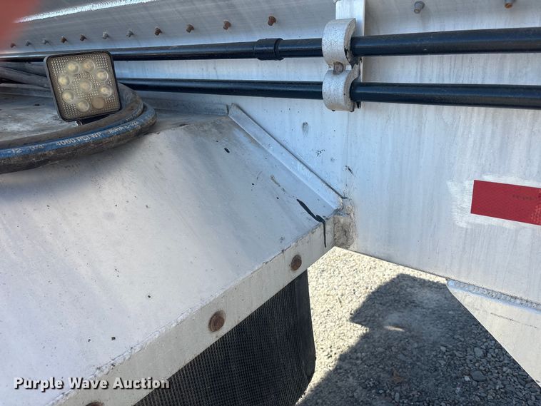 image for item ET8633 2006 Pinson feed delivery trailer