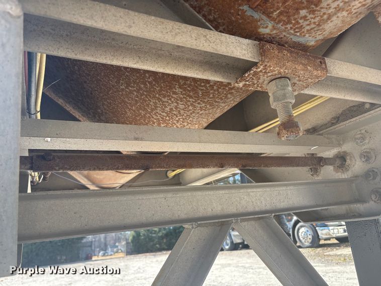 image for item ET8633 2006 Pinson feed delivery trailer