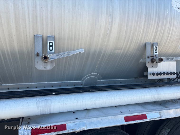 image for item ET8633 2006 Pinson feed delivery trailer