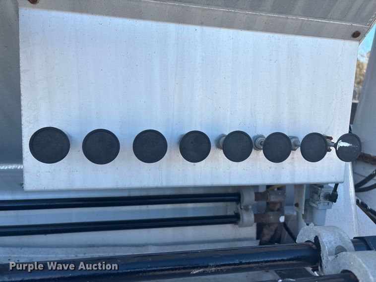 image for item ET8633 2006 Pinson feed delivery trailer