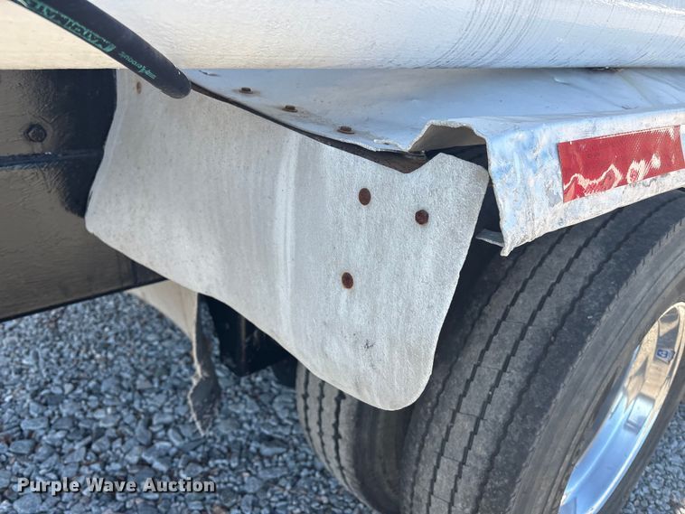 image for item ET8633 2006 Pinson feed delivery trailer