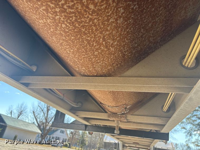 image for item ET8633 2006 Pinson feed delivery trailer