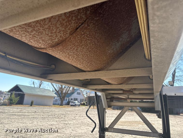 image for item ET8633 2006 Pinson feed delivery trailer