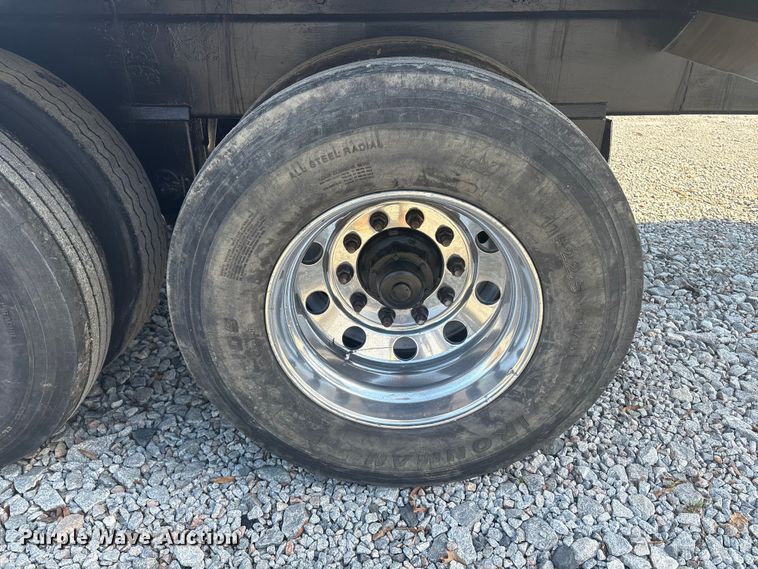 image for item ET8633 2006 Pinson feed delivery trailer