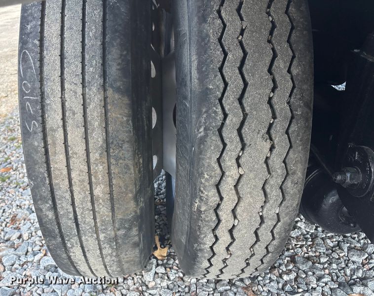 image for item ET8633 2006 Pinson feed delivery trailer