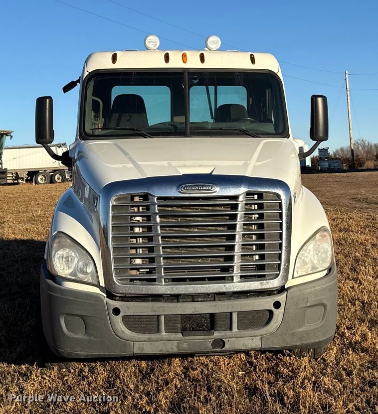 image for item FB0540 2012 Freightliner Cascadia semi truck