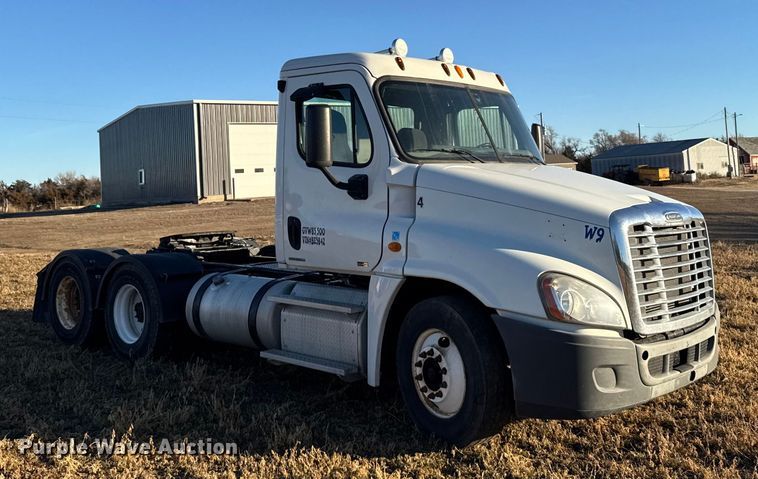 image for item FB0540 2012 Freightliner Cascadia semi truck