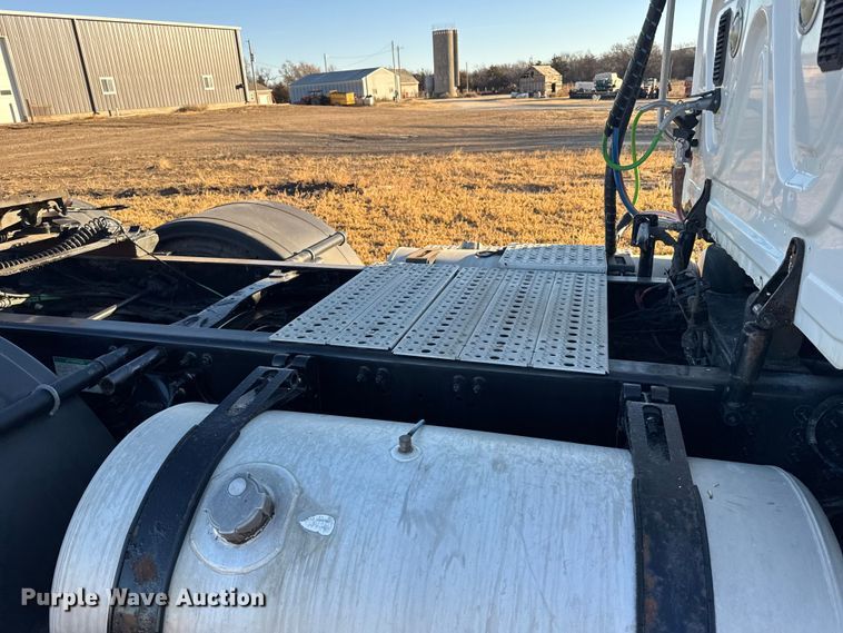 image for item FB0540 2012 Freightliner Cascadia semi truck