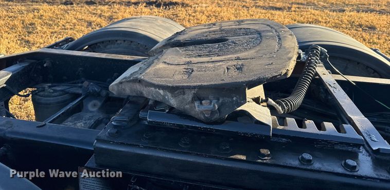 image for item FB0540 2012 Freightliner Cascadia semi truck